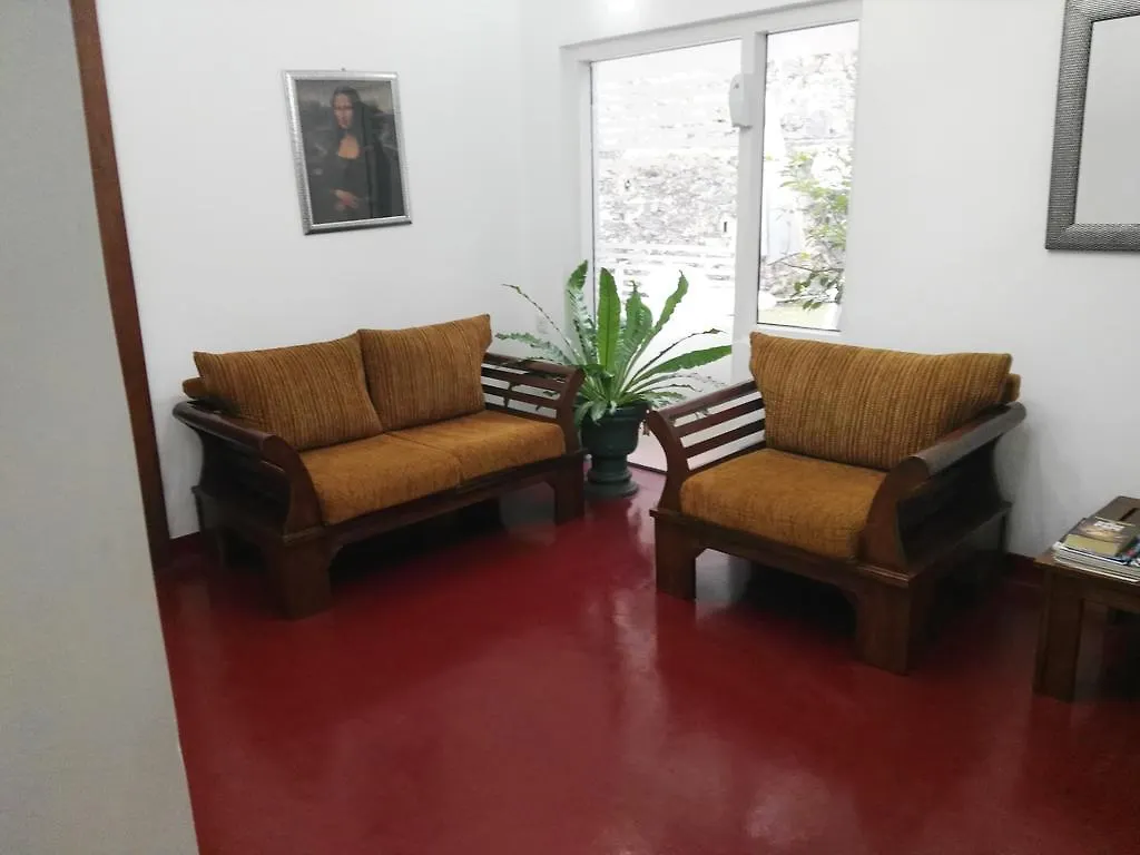 Gasthuis Anna Shanthi Villa Kandy